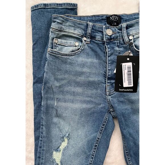 NWT boohooMAN SKINNY STRETCH BUSTED KNEE
DISTRESSED JEANS - Picture 5 of 15